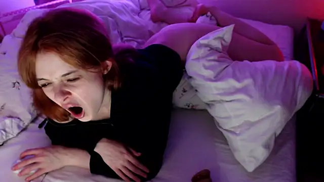 KatieMelone live sex cam