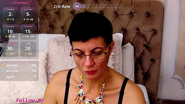 BustyPenellope live sex cam