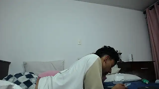 Sarabubbie live sex cam