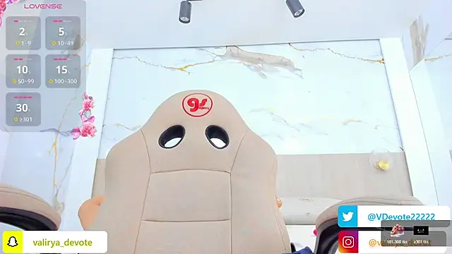 valirya_devote live sex cam