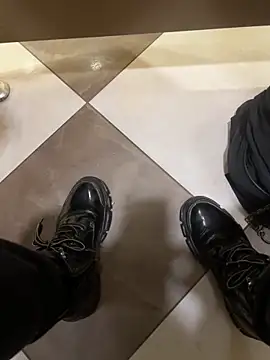 CrazzyChicks live sex cam