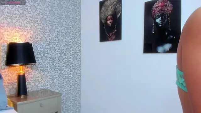 KoralBlum live sex cam