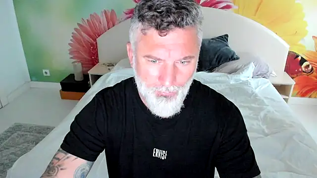 BlowMyXXL live sex cam