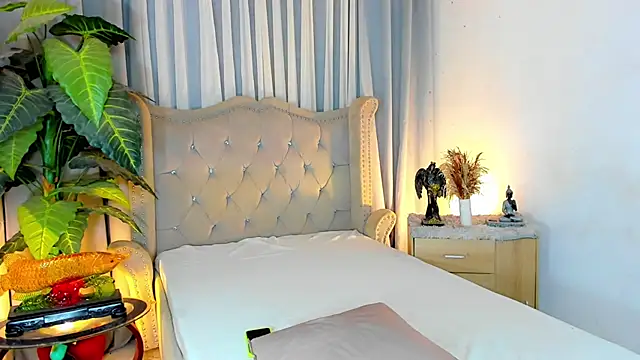 MochaliciousTransOnTop live sex cam