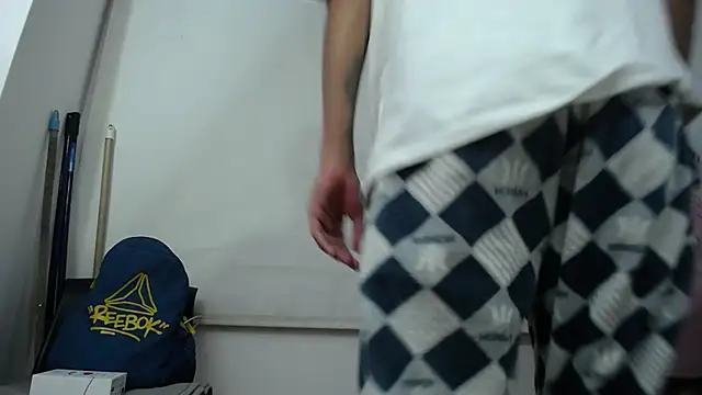 Sarabubbie live sex cam