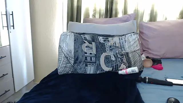 Foxybrownxx1 live sex cam