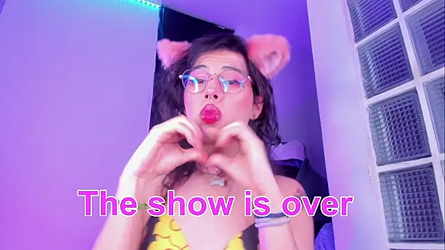 Sweet-SharoKitty live sex cam