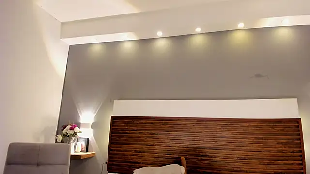 Adelehottman live sex cam