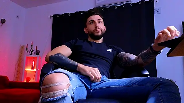 MightyAaron66 live sex cam