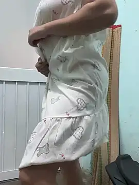 BigAssBee live sex cam