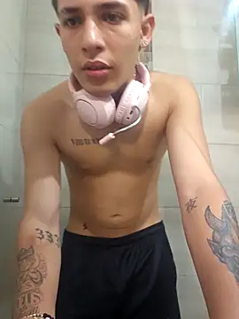 latiin_boy21 live sex cam