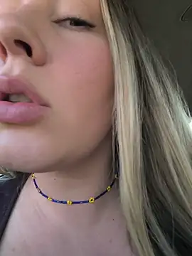 Mona_Plus live sex cam