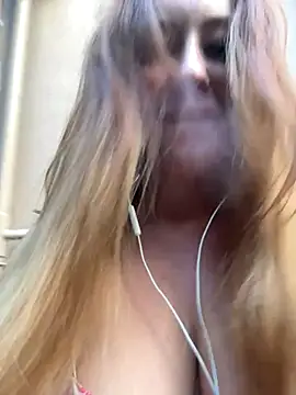 AndreaMood live sex cam