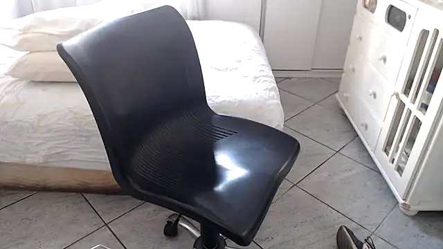 MysterBearMG live sex cam