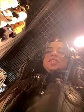 CrazzyChicks live sex cam