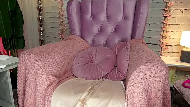 Milana_Sapphire live sex cam