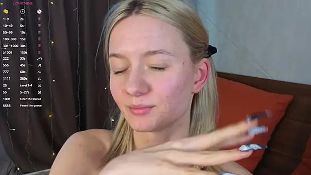 IdaValenti live sex cam