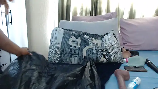 Foxybrownxx1 live sex cam