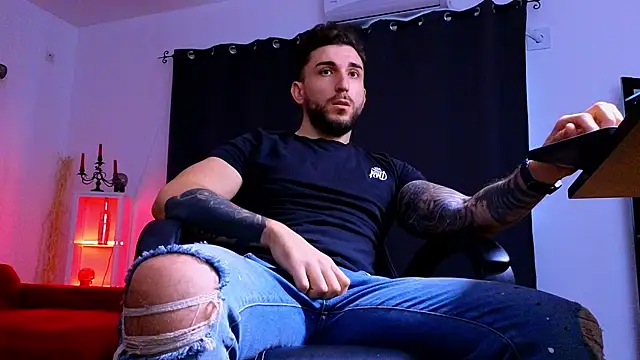 MightyAaron66 live sex cam