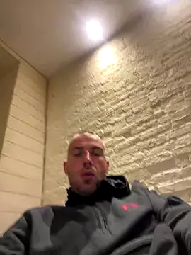 Rotteei1 live sex cam