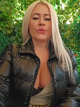 MILFBARBY live sex cam