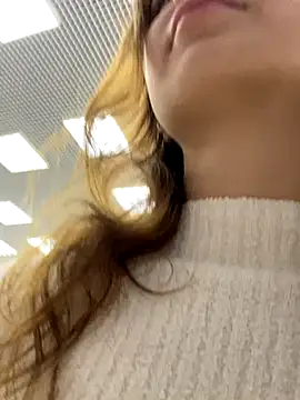 QuitieLia live sex cam