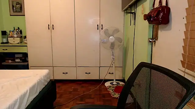 Ezradeliciosa live sex cam