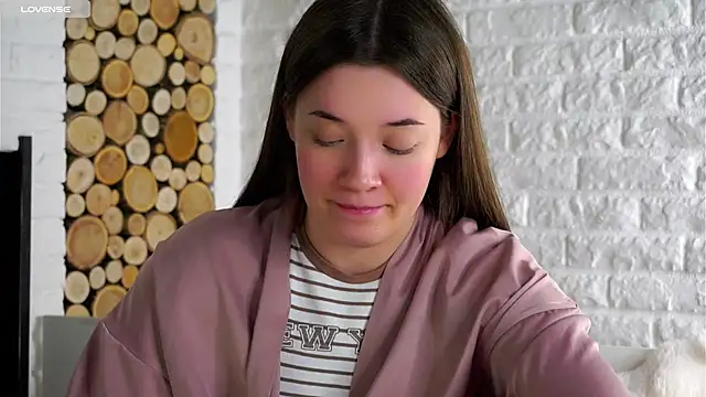 LowOncoming live sex cam