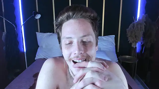 LeoMooree live sex cam