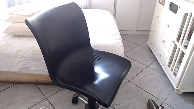 MysterBearMG live sex cam