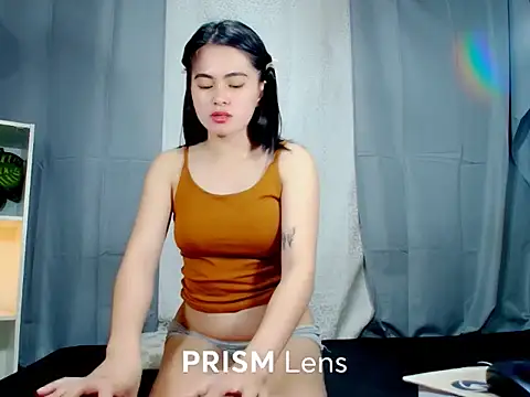 Urasian_ladybug live sex cam