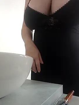 sexyguenda live sex cam