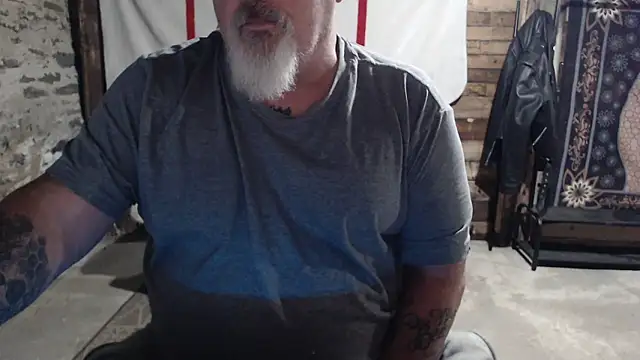 Newfiesausage1972 live sex cam