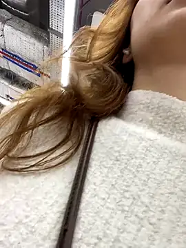 QuitieLia live sex cam