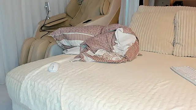 Saradiamond1 live sex cam