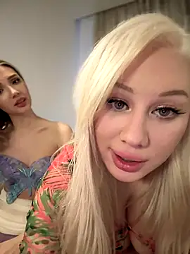 LaraHollywood live sex cam