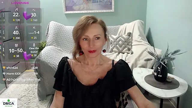 HornyMilf_777 live sex cam