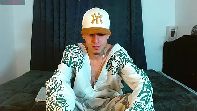 Bastiaan_28 live sex cam