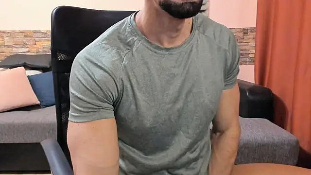 HotHunkTrainer live sex cam