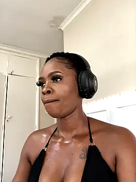 LuciousLips96 live sex cam