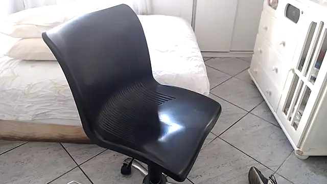 MysterBearMG live sex cam