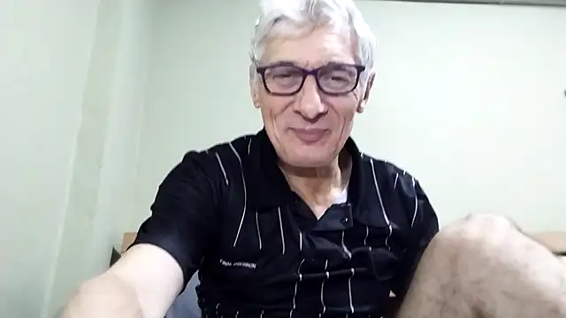 BIGUNCUTHARDCOCK live sex cam