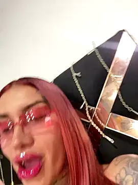 Zaratattoox live sex cam