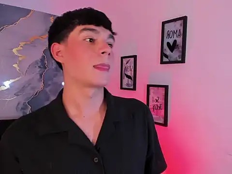 Isaac_Kurtt live sex cam