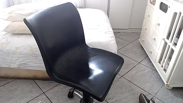 MysterBearMG live sex cam