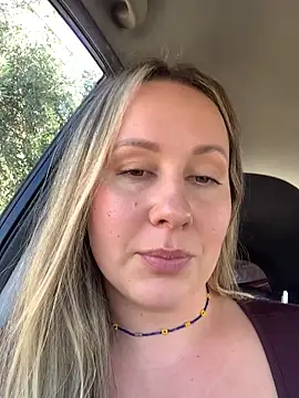 Mona_Plus live sex cam