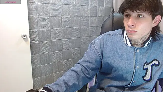 Iantwink18 live sex cam