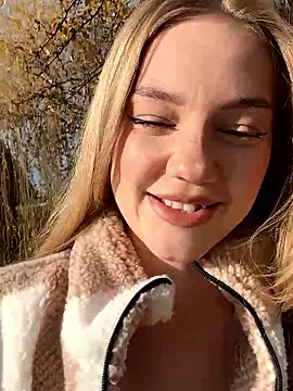 MilaMoone live sex cam