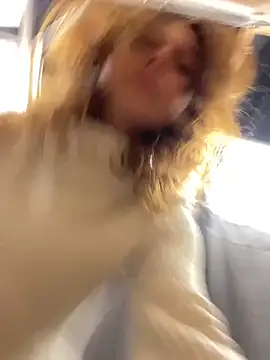 QuitieLia live sex cam