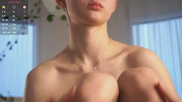 HenriettaCoppinger live sex cam